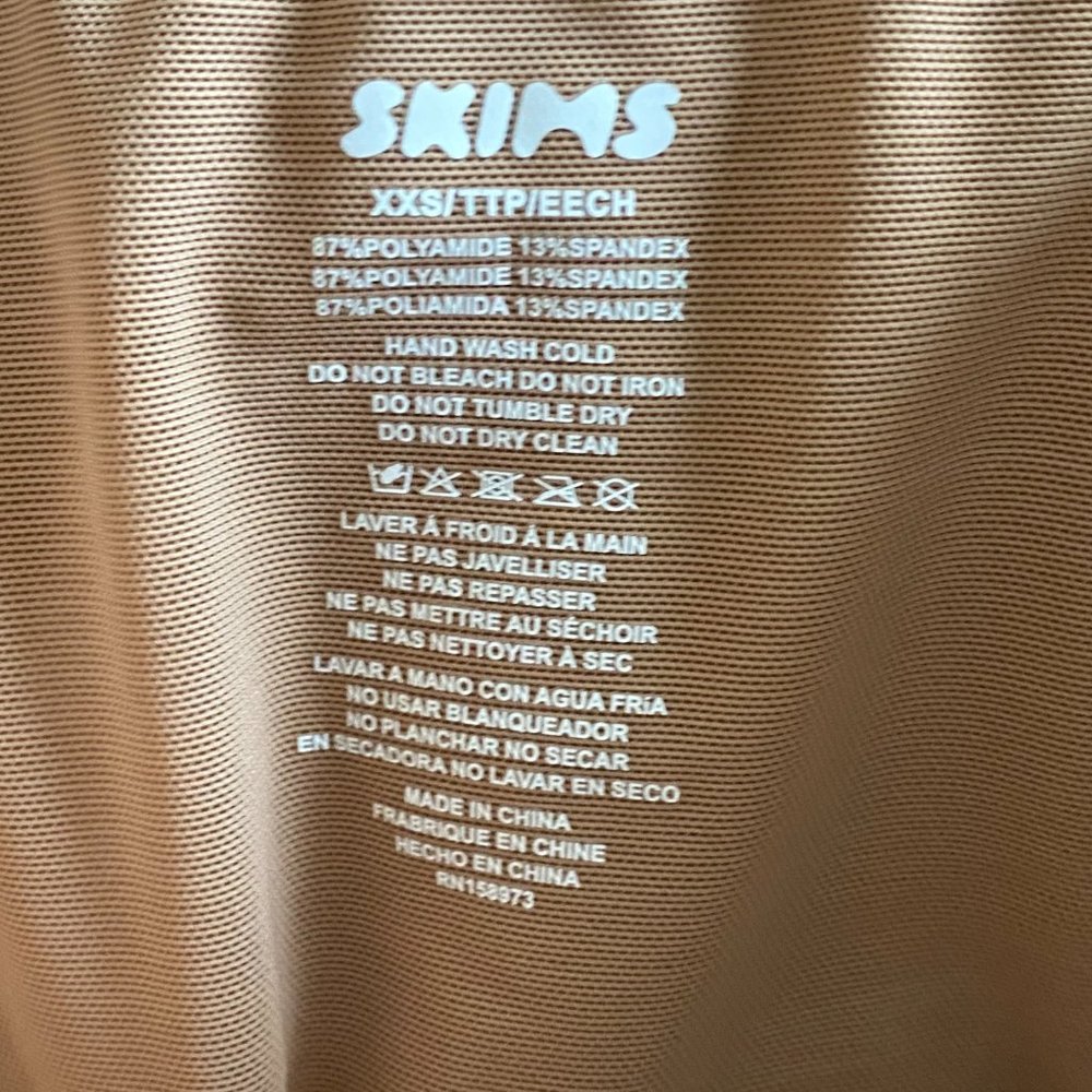 SKIMS Contour Lift Thong Bodysuit - Picture 5 of 6